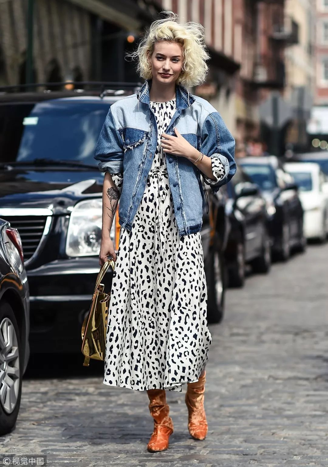 惊喜很多的衣服,今年最流行大版牛仔外套