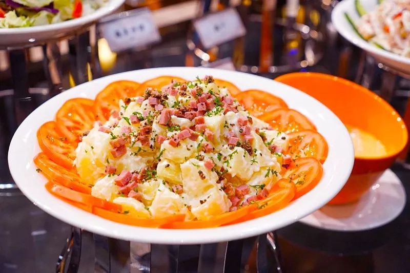 只要¥488元，珠光御景温泉美食酒店随你浪！温泉SPA+自助餐+精美下午茶+龙归寨门票~周末通用！