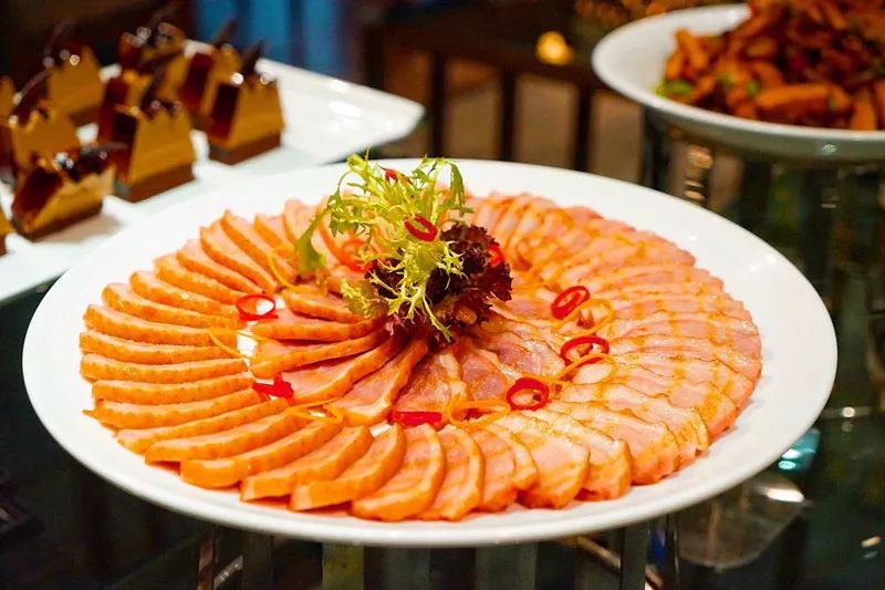 只要¥488元，珠光御景温泉美食酒店随你浪！温泉SPA+自助餐+精美下午茶+龙归寨门票~周末通用！