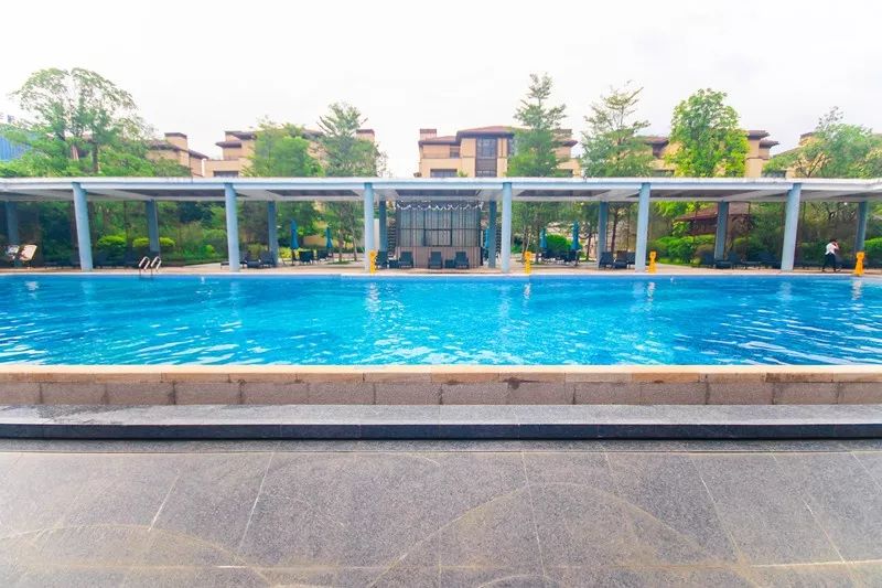 只要¥488元，珠光御景温泉美食酒店随你浪！温泉SPA+自助餐+精美下午茶+龙归寨门票~周末通用！