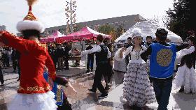 【丝路名城甜美哈密】憨态可掬、亦庄亦谐的“熊舞”，快来为这项哈萨克族民间舞蹈点赞吧！