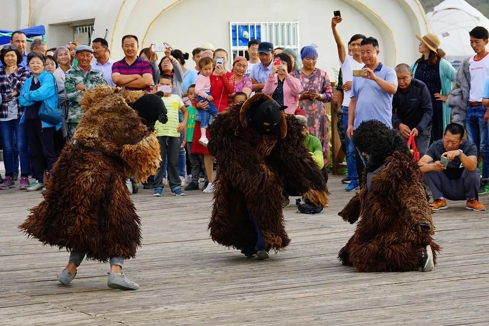 【丝路名城甜美哈密】憨态可掬、亦庄亦谐的“熊舞”，快来为这项哈萨克族民间舞蹈点赞吧！