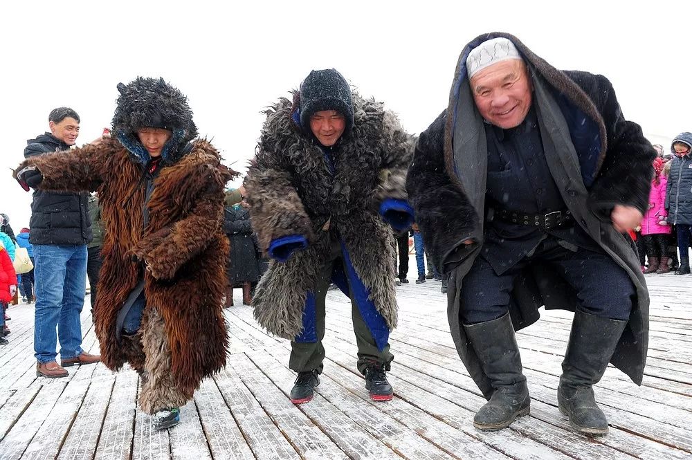 【丝路名城甜美哈密】憨态可掬、亦庄亦谐的“熊舞”，快来为这项哈萨克族民间舞蹈点赞吧！