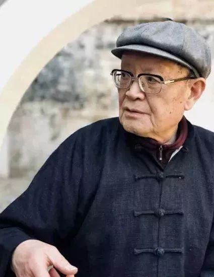 “淡淡的旧事”——读《一个人的安顺》