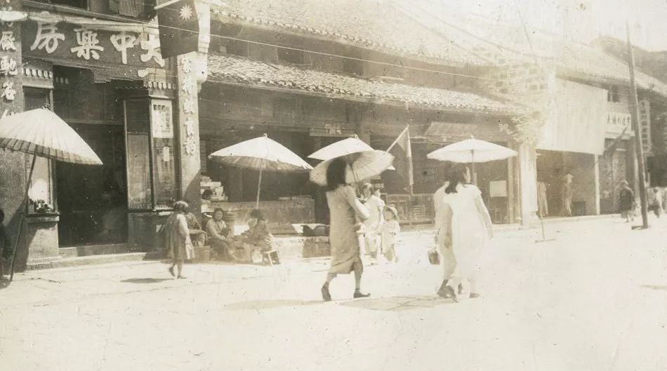 “淡淡的旧事”——读《一个人的安顺》