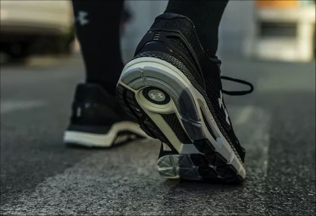 想买双叱咤健身房和街头的跑鞋?本次开箱一定要看!