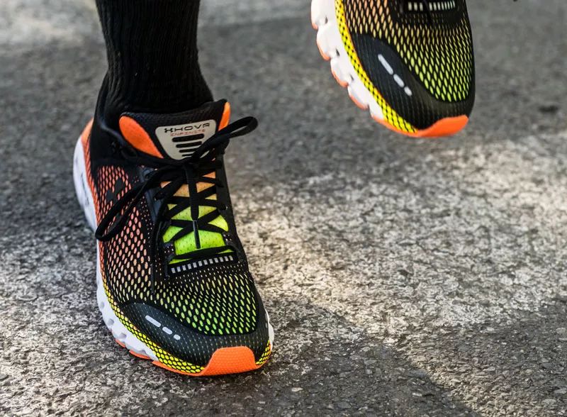 想买双叱咤健身房和街头的跑鞋?本次开箱一定要看!