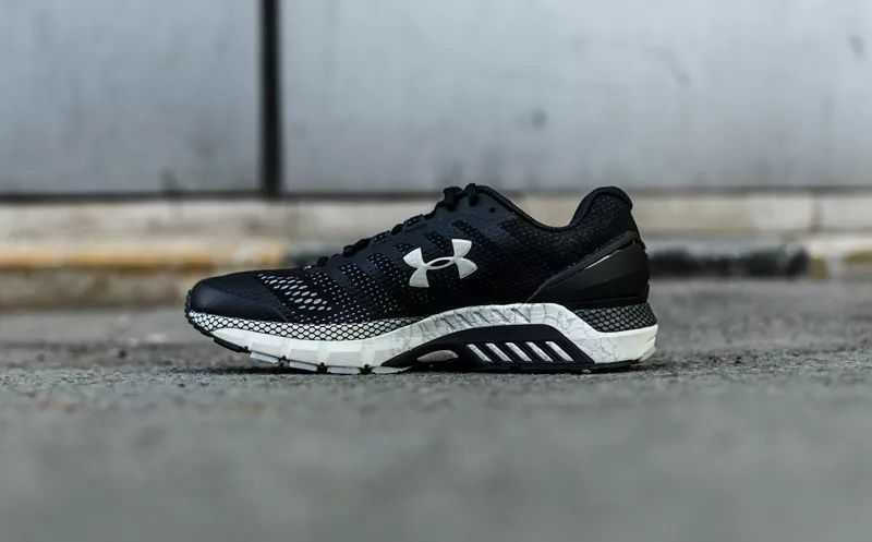 想买双叱咤健身房和街头的跑鞋?本次开箱一定要看!