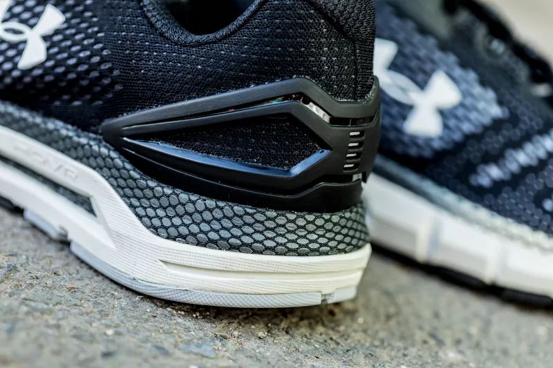 想买双叱咤健身房和街头的跑鞋?本次开箱一定要看!