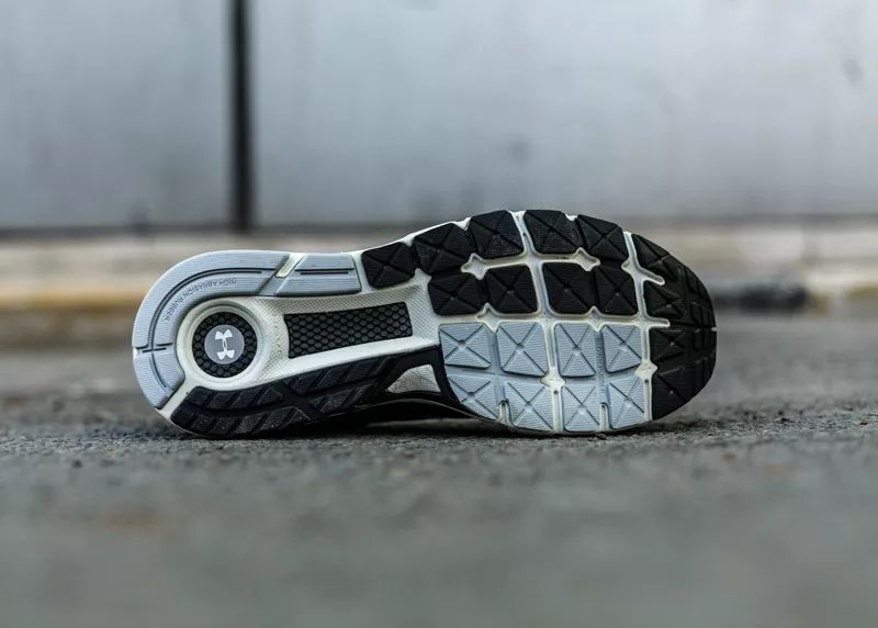 想买双叱咤健身房和街头的跑鞋?本次开箱一定要看!