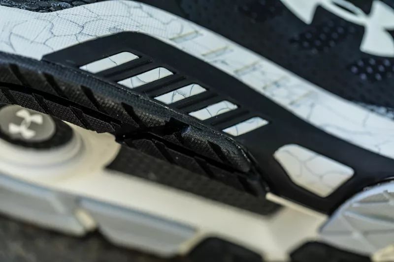 想买双叱咤健身房和街头的跑鞋？本次开箱一定要看！