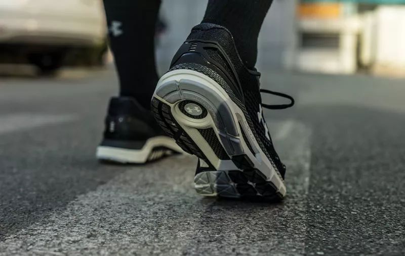 想买双叱咤健身房和街头的跑鞋?本次开箱一定要看!