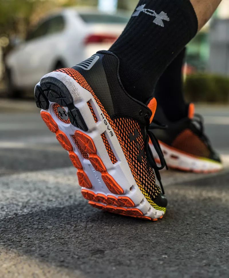 想买双叱咤健身房和街头的跑鞋?本次开箱一定要看!