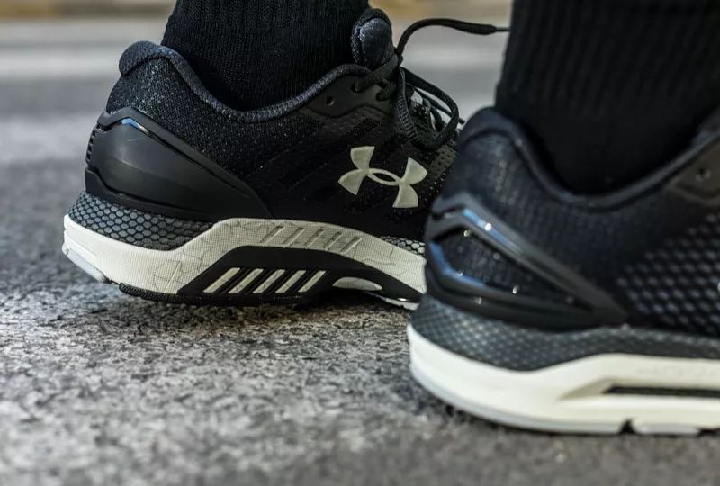 想买双叱咤健身房和街头的跑鞋?本次开箱一定要看!