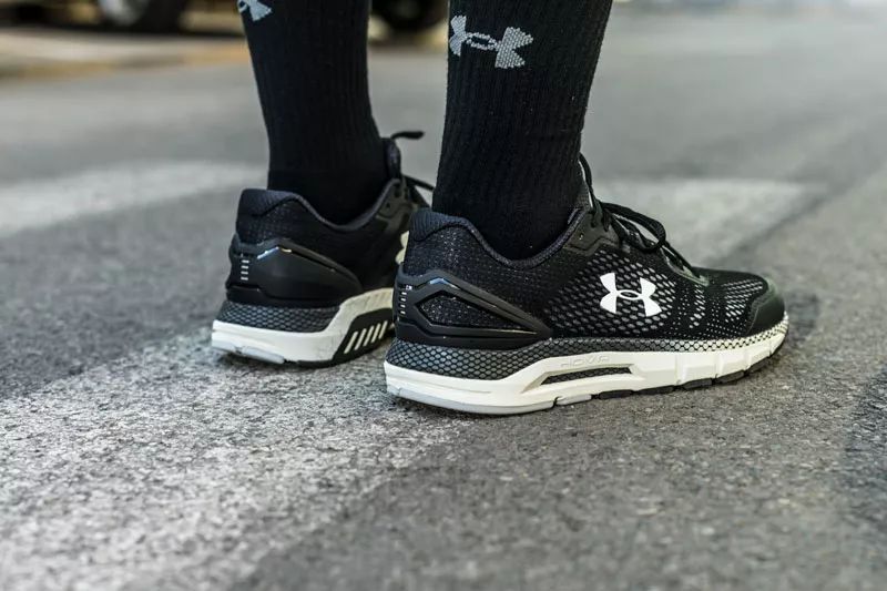 想买双叱咤健身房和街头的跑鞋?本次开箱一定要看!