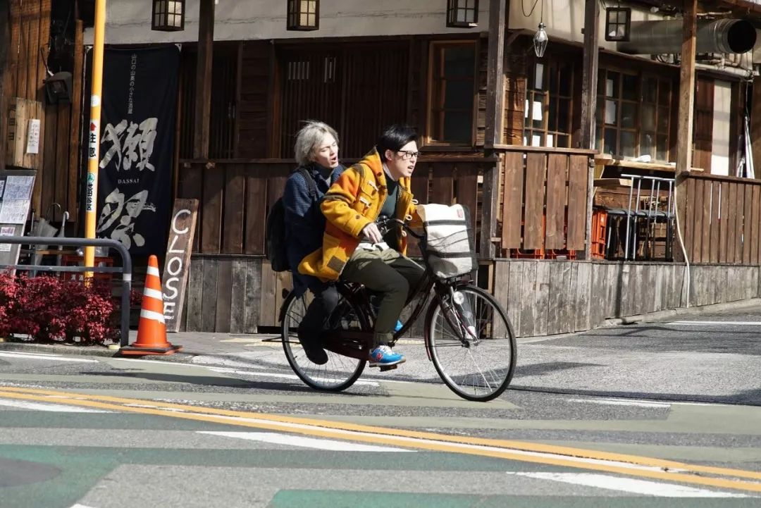 文艺中年的开店指南：小、可、爱