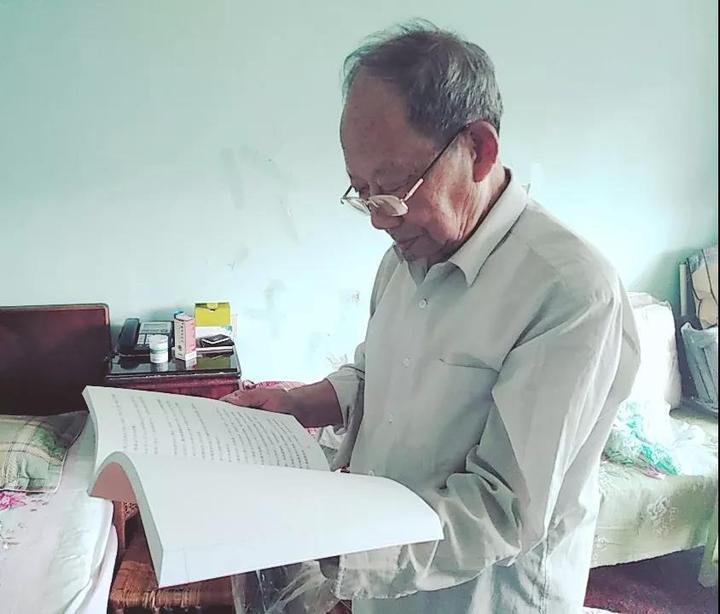 90岁老爷爷耗时半年制作一份“礼物”献给中老年人