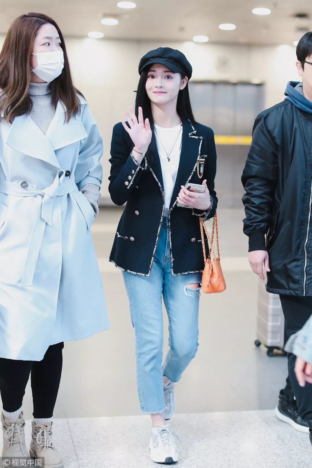 最新时尚穿搭街拍,换季不吃土旧衣穿出新时髦感