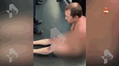 登机前*光脱**全身衣服干啥？俄男子廊桥前遭拦：不想增加阻力