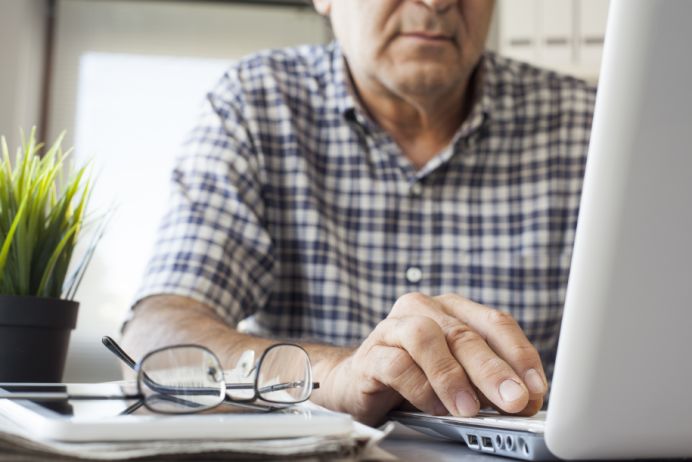 老年人眼睛干涩酸胀?这4个方法缓解视疲劳