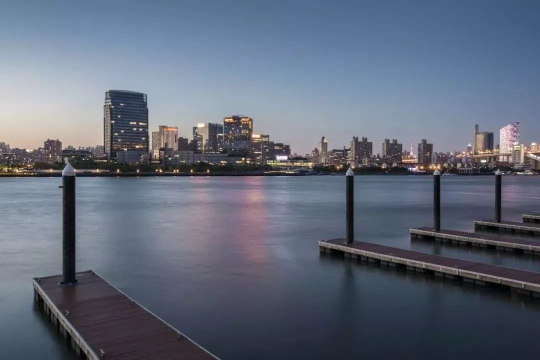 上海黄浦江旁边的公园,黄浦江边上的公园