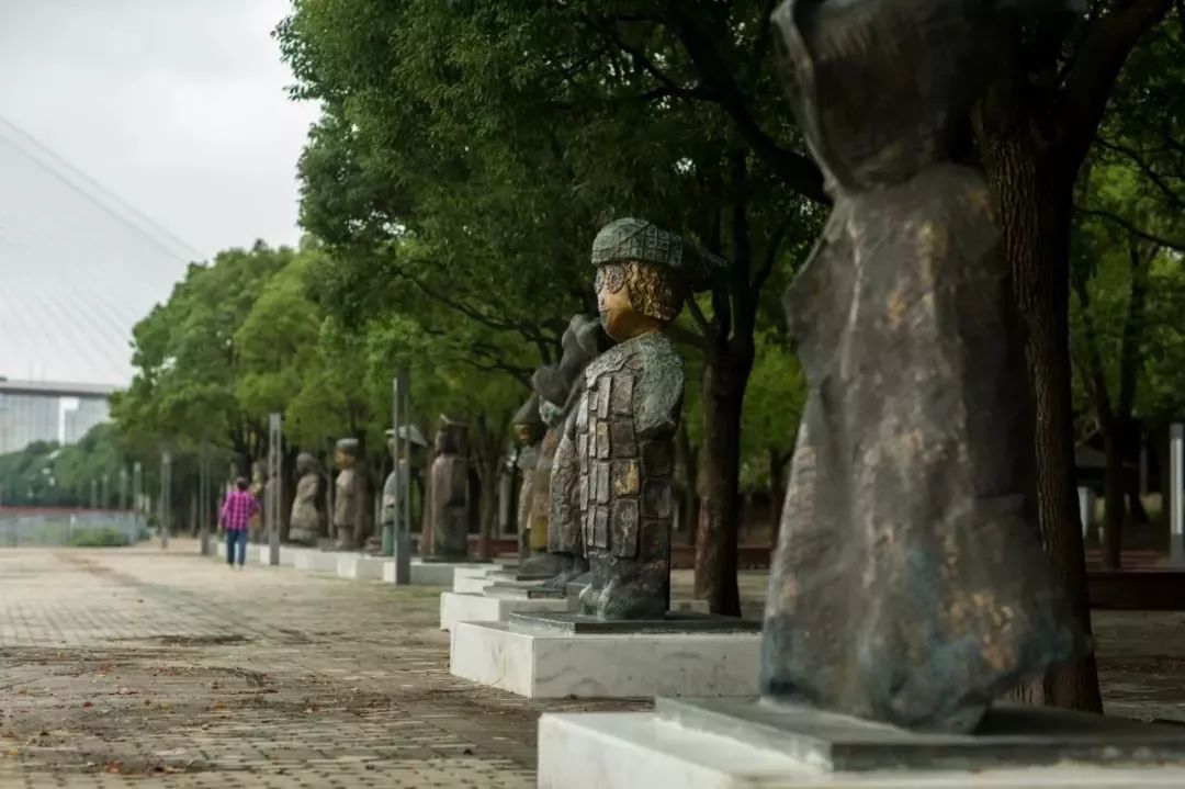 上海黄浦江旁边的公园,黄浦江边上的公园