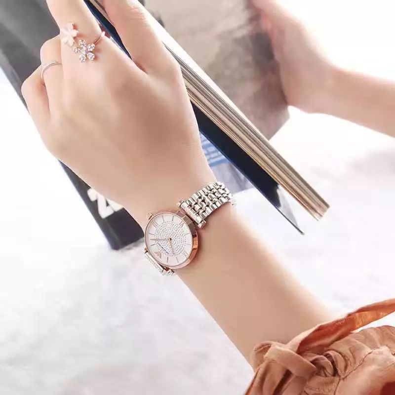 36岁佟丽娅低调过生日，这变化太惊人，她到底经历了什么？