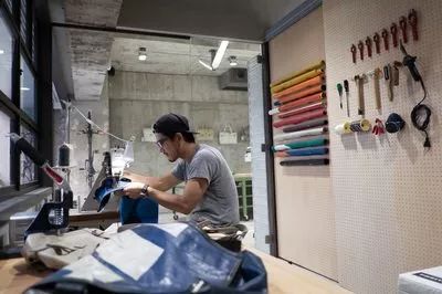 把废品变成生活用品,废料变实用东西