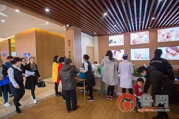 产妇突发羊水栓塞危急时刻,产妇脐带脱垂紧急抢救演练