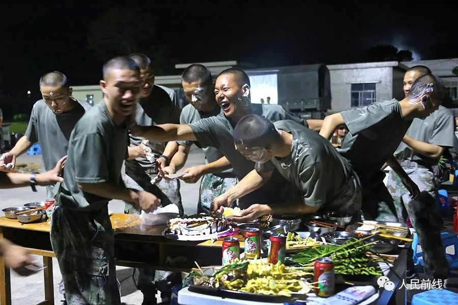 新兵连前几天最难熬,新兵六个月减脂40斤