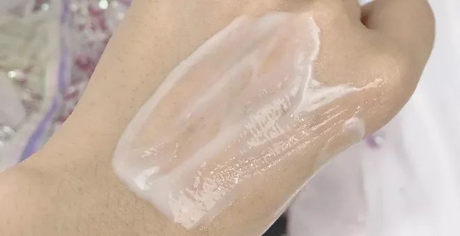 姑娘，我看你双目涣散、唇周长毛、乳晕发黑......