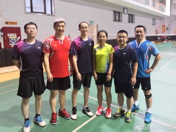 北京一男子健步道上发生心脏骤停,北京一男生突然倒地心脏骤停救人