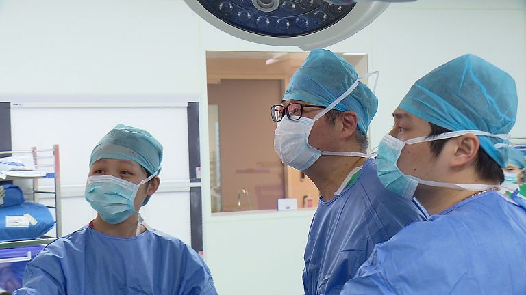 医生上千台手术,全天加班十几台手术