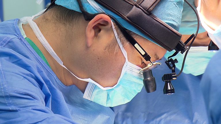 医生上千台手术,全天加班十几台手术