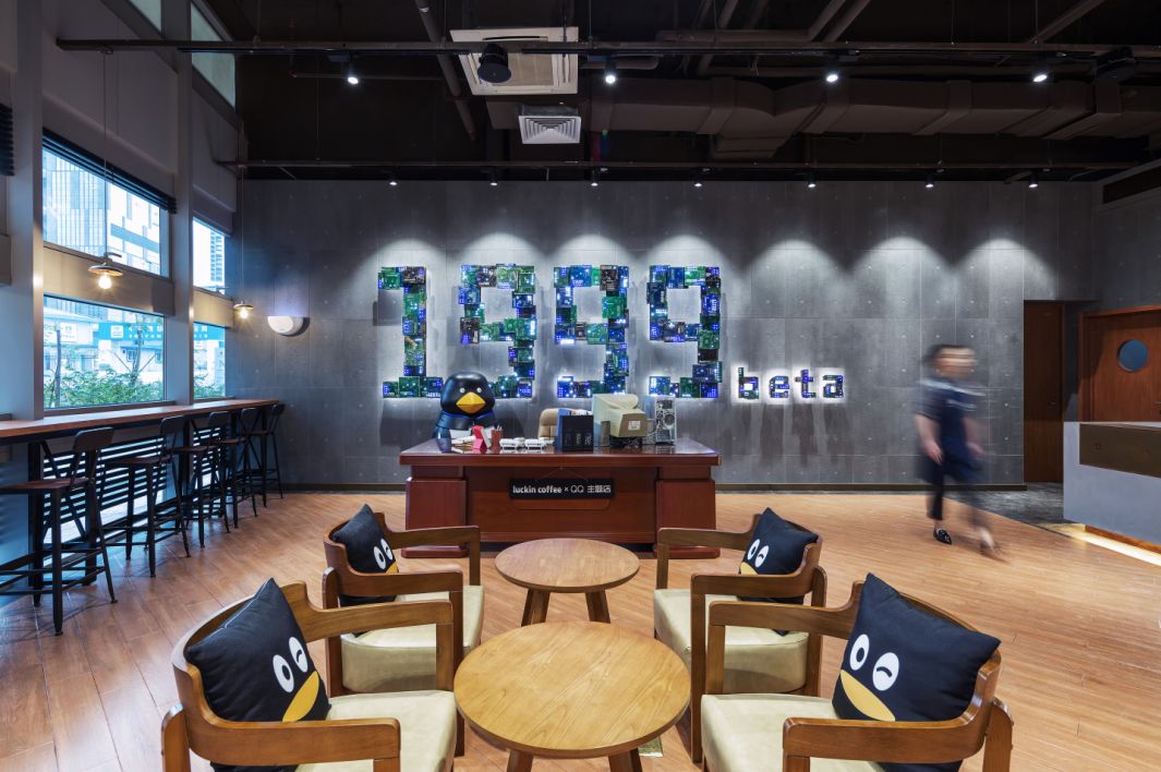 在QQ和luckin的主题店，我听见99年互联网创业浪潮的回声