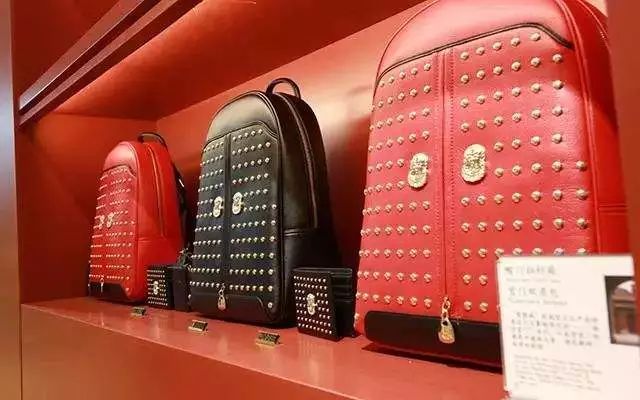 实体店卖假大牌包,卖3000元以上假货