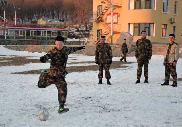 松顶山下的足球风