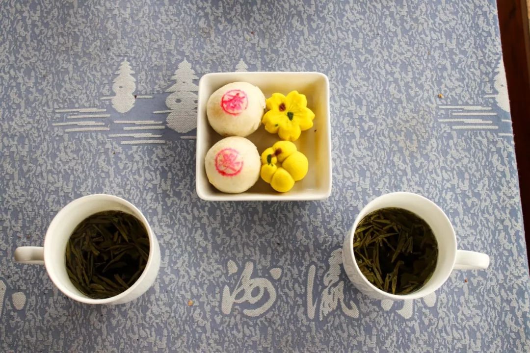 摇船前往酒店，睡在百花深处|杭州最仙儿的打开方式叫紫萱！