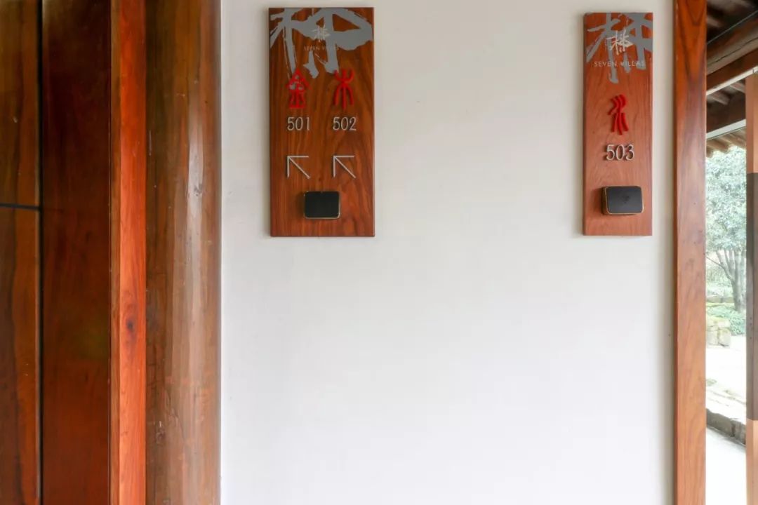 摇船前往酒店，睡在百花深处|杭州最仙儿的打开方式叫紫萱！