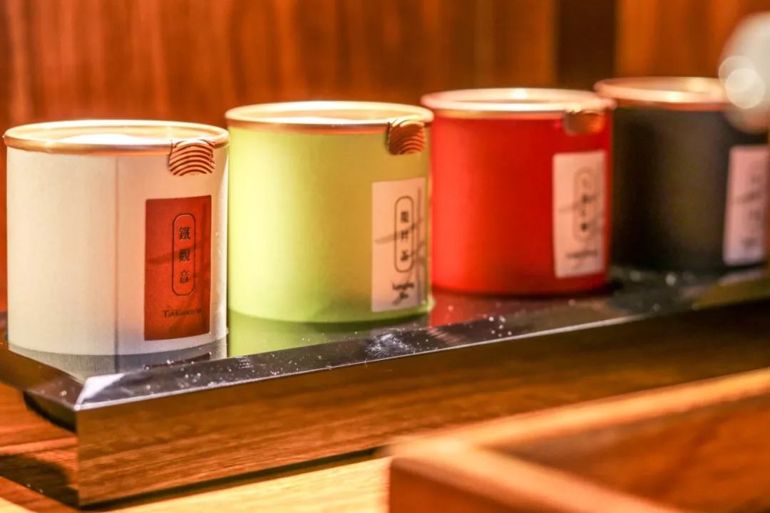 摇船前往酒店，睡在百花深处|杭州最仙儿的打开方式叫紫萱！