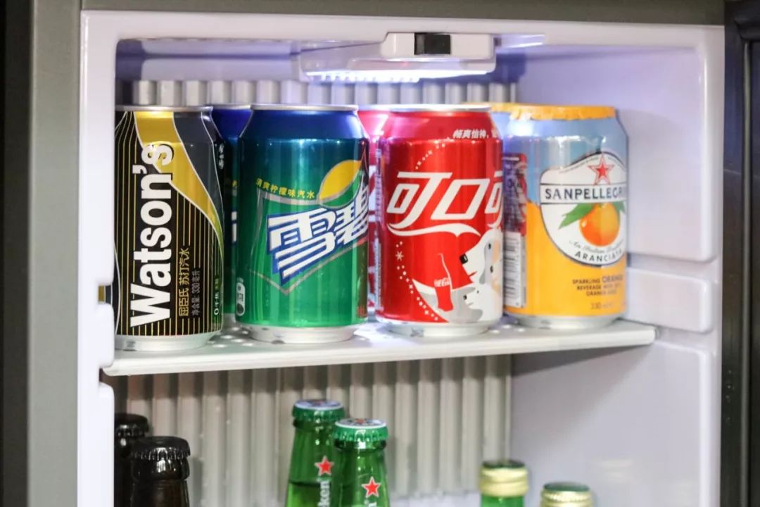 摇船前往酒店，睡在百花深处|杭州最仙儿的打开方式叫紫萱！