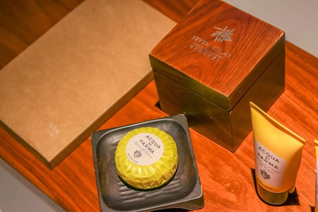 摇船前往酒店，睡在百花深处|杭州最仙儿的打开方式叫紫萱！