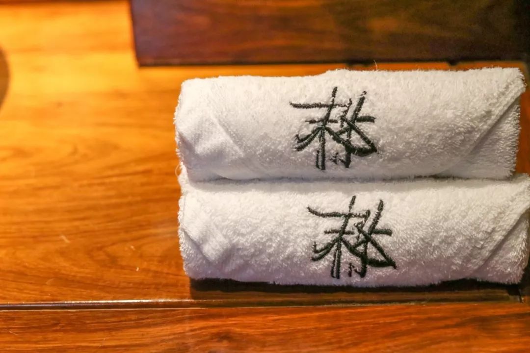 摇船前往酒店，睡在百花深处|杭州最仙儿的打开方式叫紫萱！