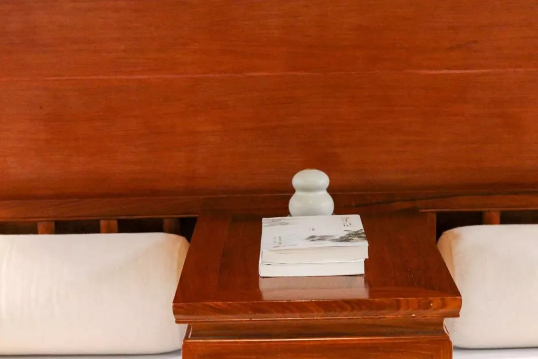 摇船前往酒店，睡在百花深处|杭州最仙儿的打开方式叫紫萱！