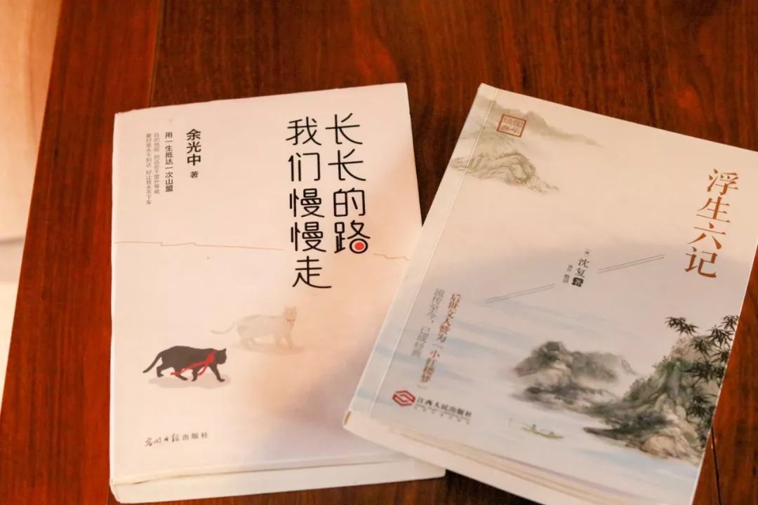 摇船前往酒店，睡在百花深处|杭州最仙儿的打开方式叫紫萱！