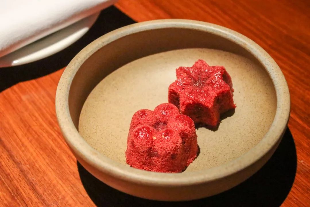 摇船前往酒店，睡在百花深处|杭州最仙儿的打开方式叫紫萱！