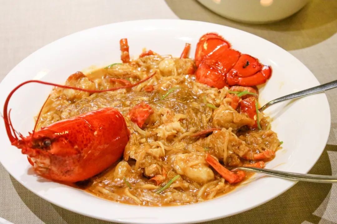 摇船前往酒店，睡在百花深处|杭州最仙儿的打开方式叫紫萱！