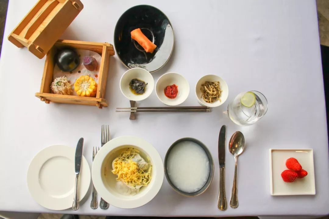 摇船前往酒店，睡在百花深处|杭州最仙儿的打开方式叫紫萱！