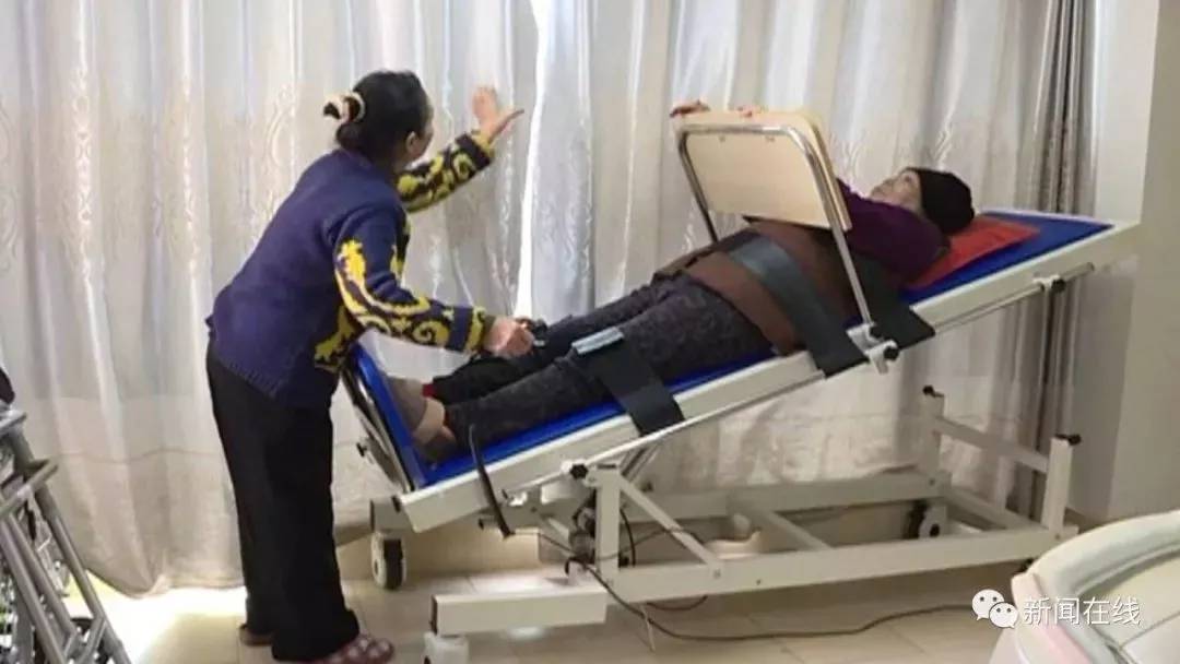 柳州一面包车撞飞两老人,柳州老人被撞负全责