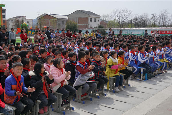 建业公益活动现场,建业公益球